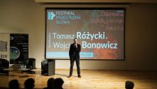  Dzienniki pękającego świata Spotkanie: Tomasz Różycki, Wojciech Bonowicz Prowadzenie: Krzysztof Siwczyk